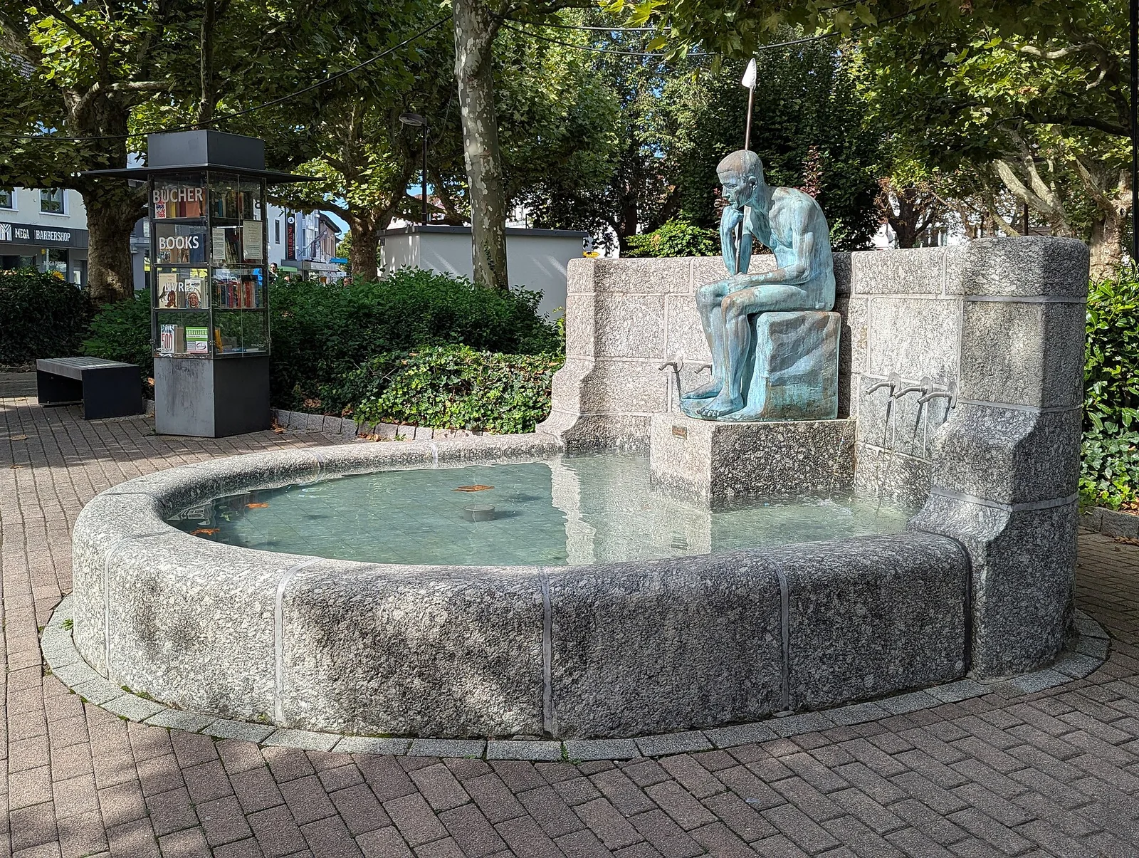 Adlerplatz mit Brunnen in Achern