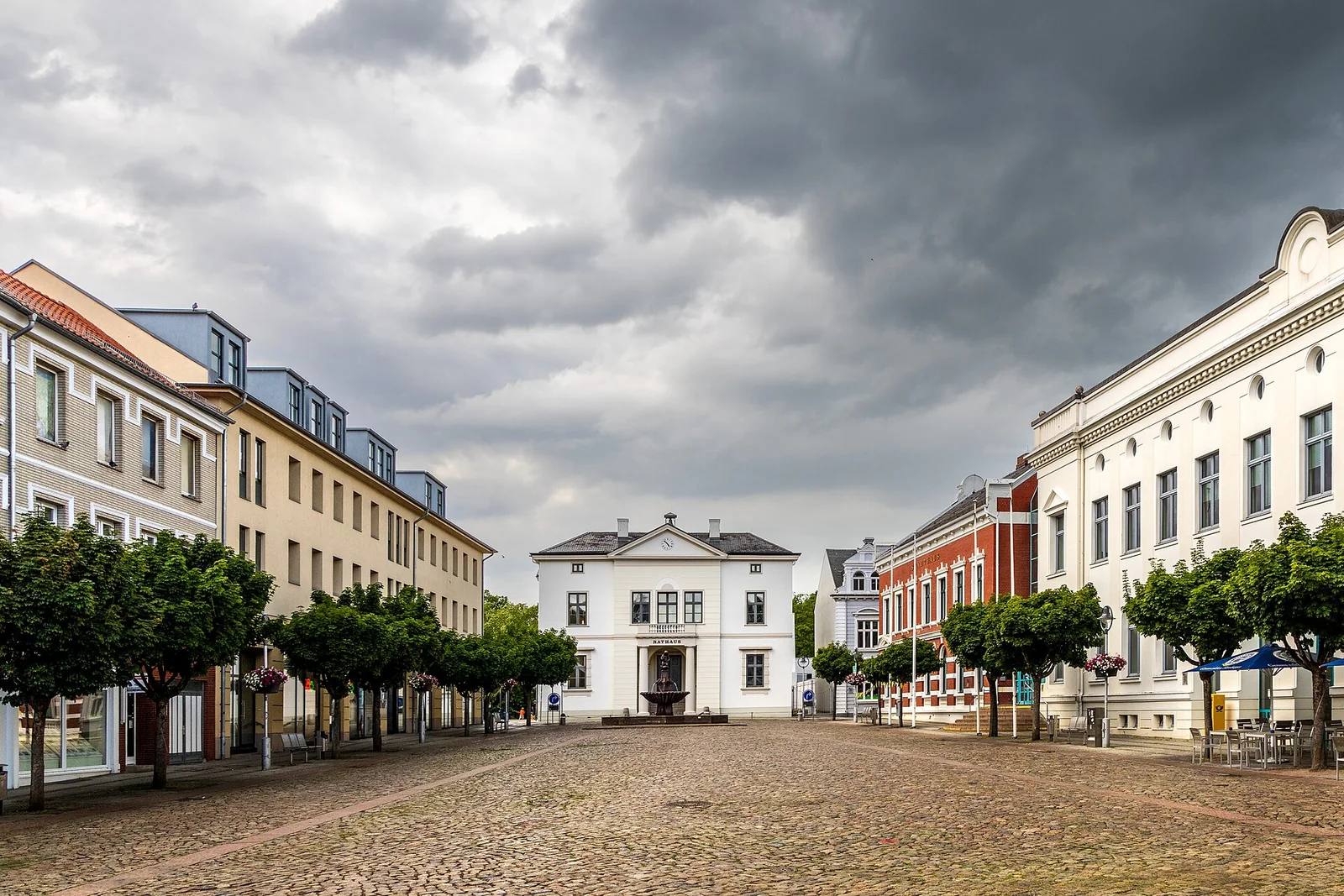 Altes Rathaus und Gänselieselbrunnen in Bad Oldesloe