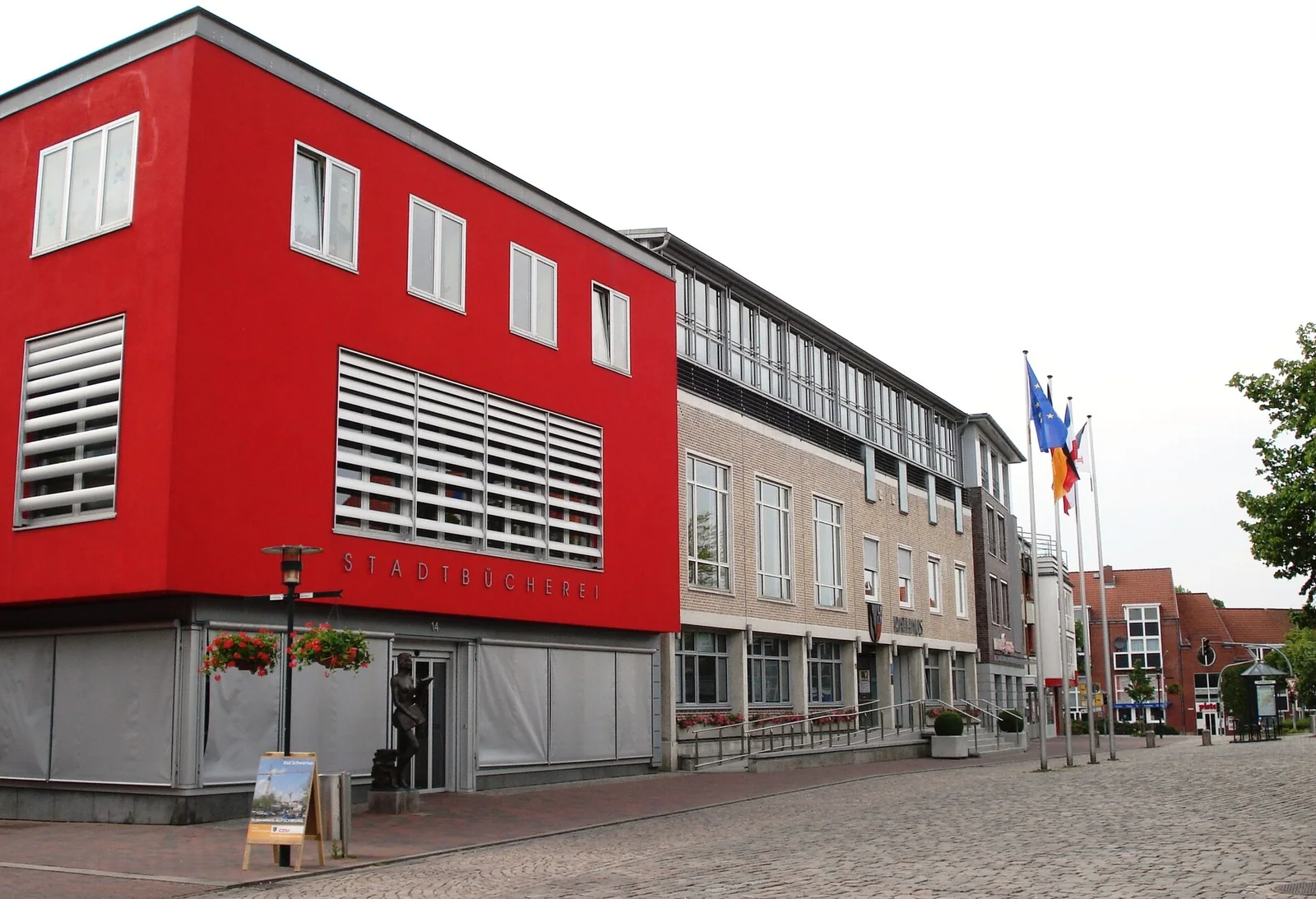 Rathaus und Stadtbücherei in Bad Schwartau