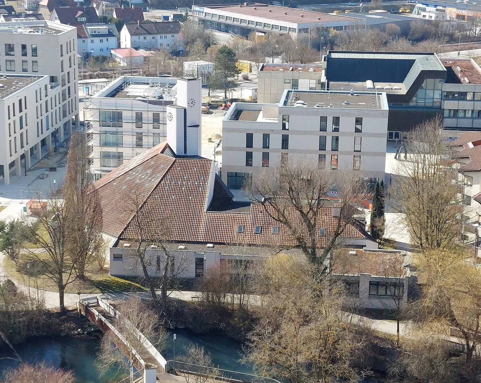 Blick auf Kirche und Marktplatz in Blaustein-Ehrenstein