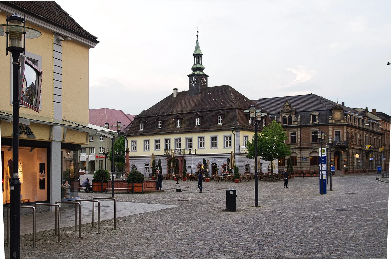 Marktplatz mit Altem Rathaus in Emmendingen
