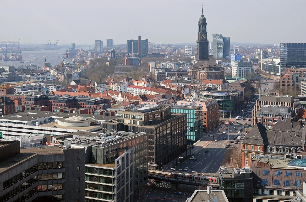 Blick vom Turm von St. Nikolai über Hamburg