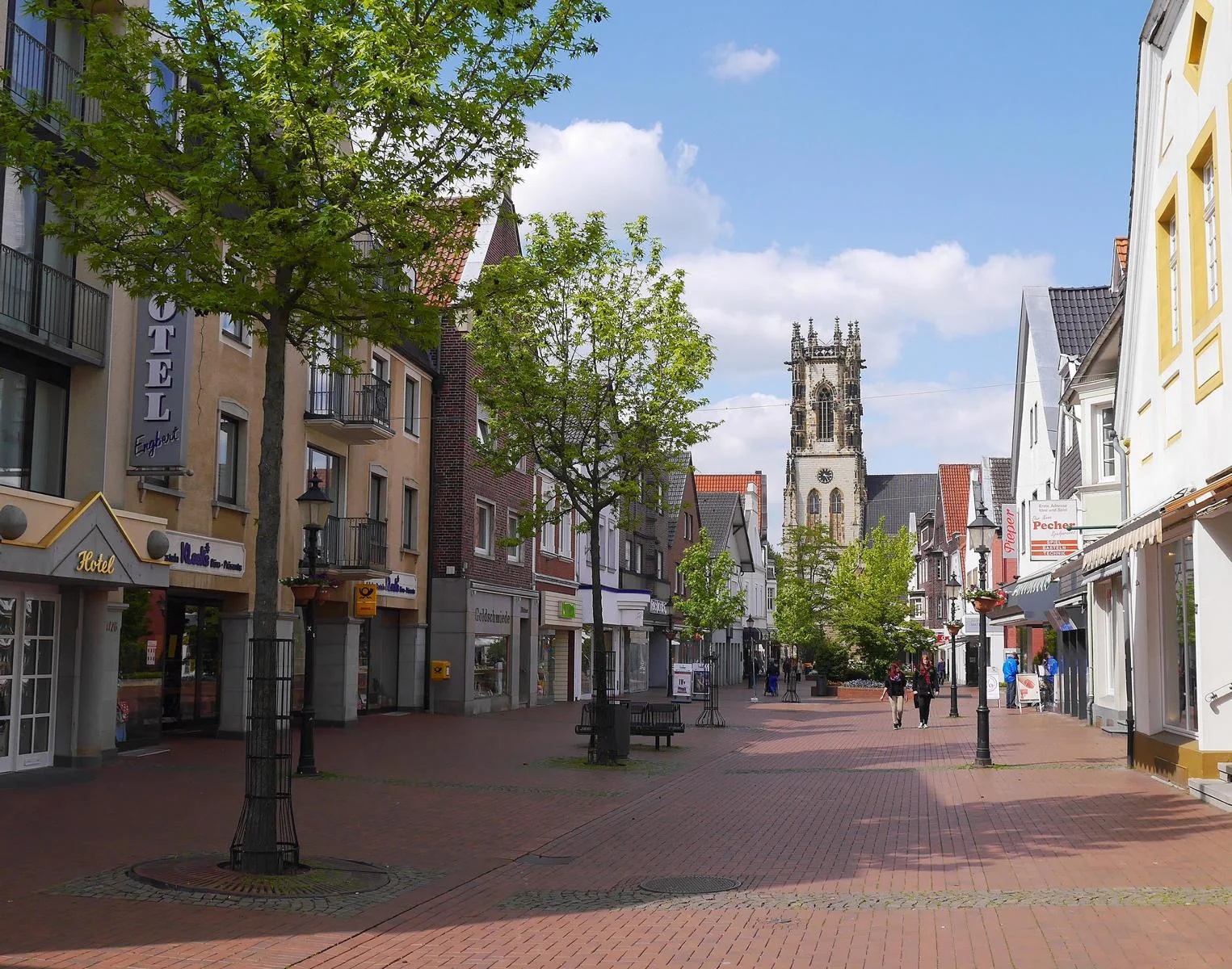 Lange Straße und St.-Johannes-Kirche in Oelde