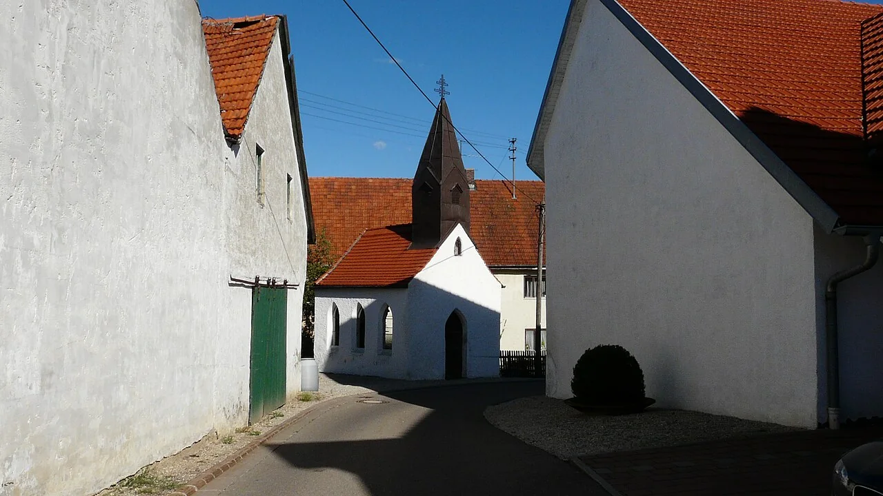 Stadtmotiv in Schweitenkirchen: Schweitenkirchen - Giegenhausen - Kapelle v W