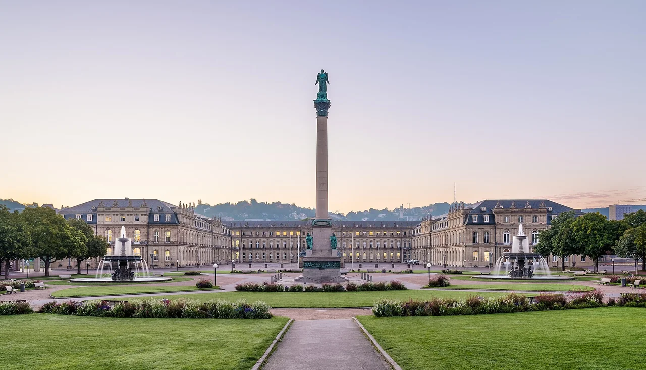 Neues Schloss und Jubiläumssäule am Schlossplatz in Stuttgart